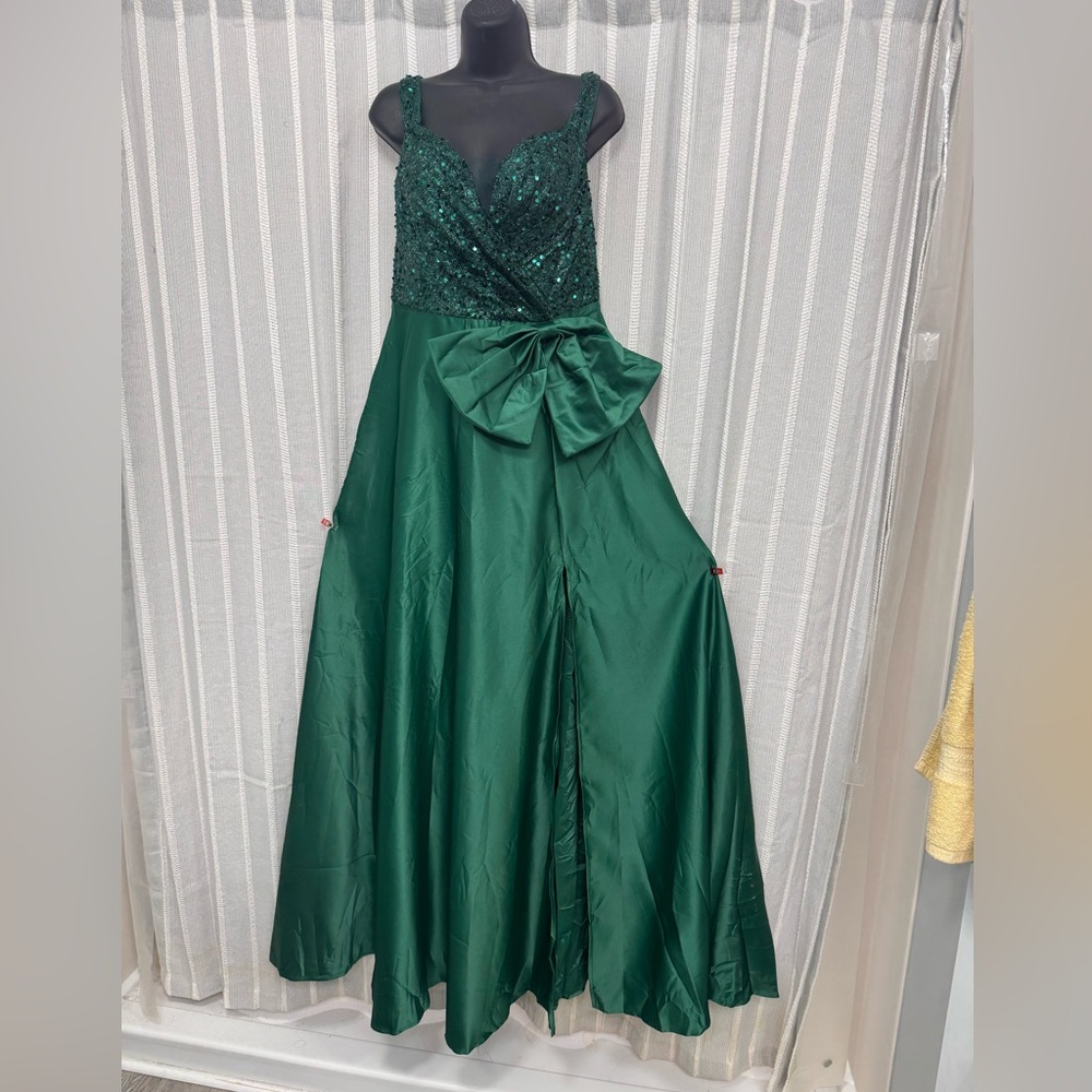 Elegant Green Evening Gown with Bow and Sequins Size Large